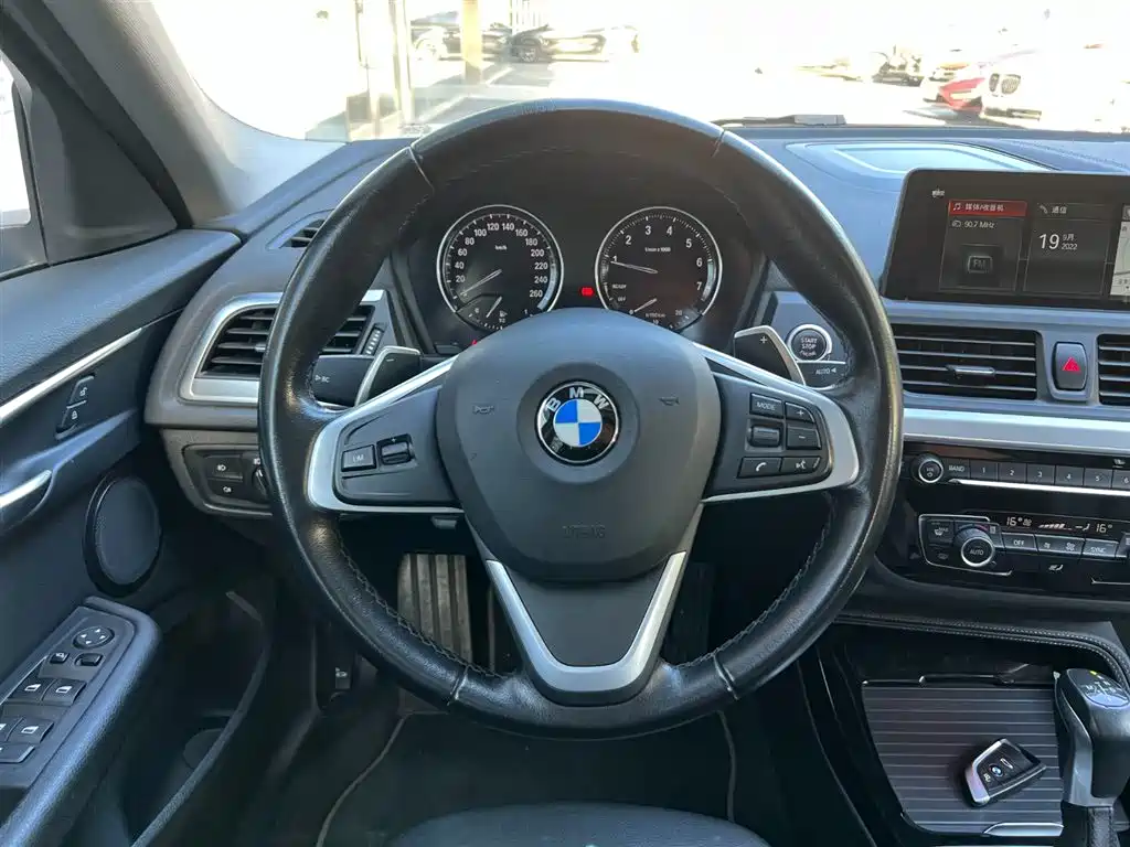 BMW 1 Series 2019 — фото 12