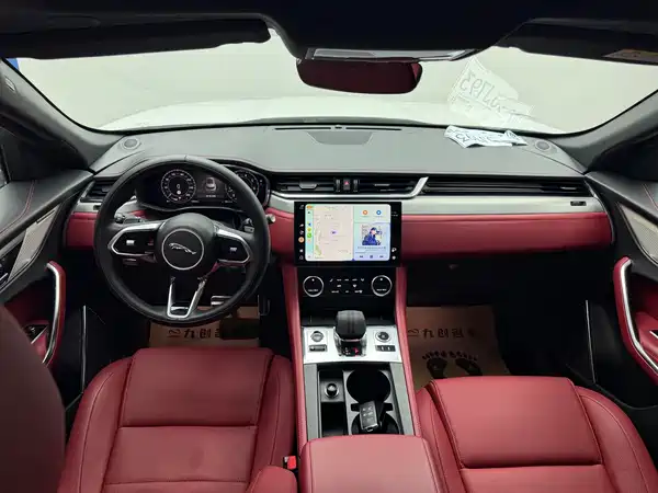 Jaguar F-PACE 2024
