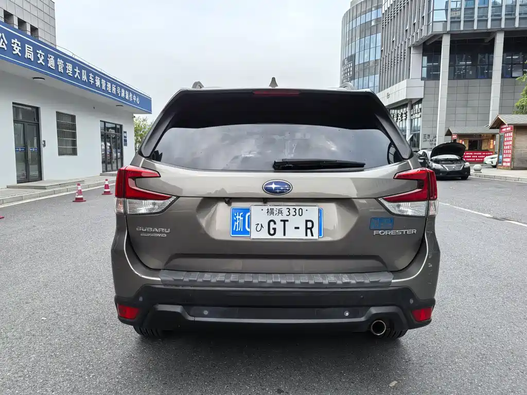 Subaru Forester 2018 — фото 11