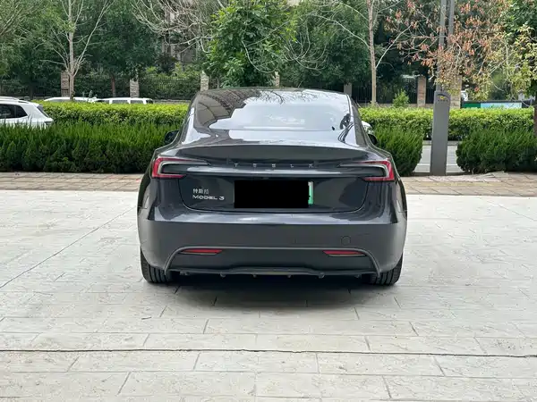 Tesla Model 3 2025