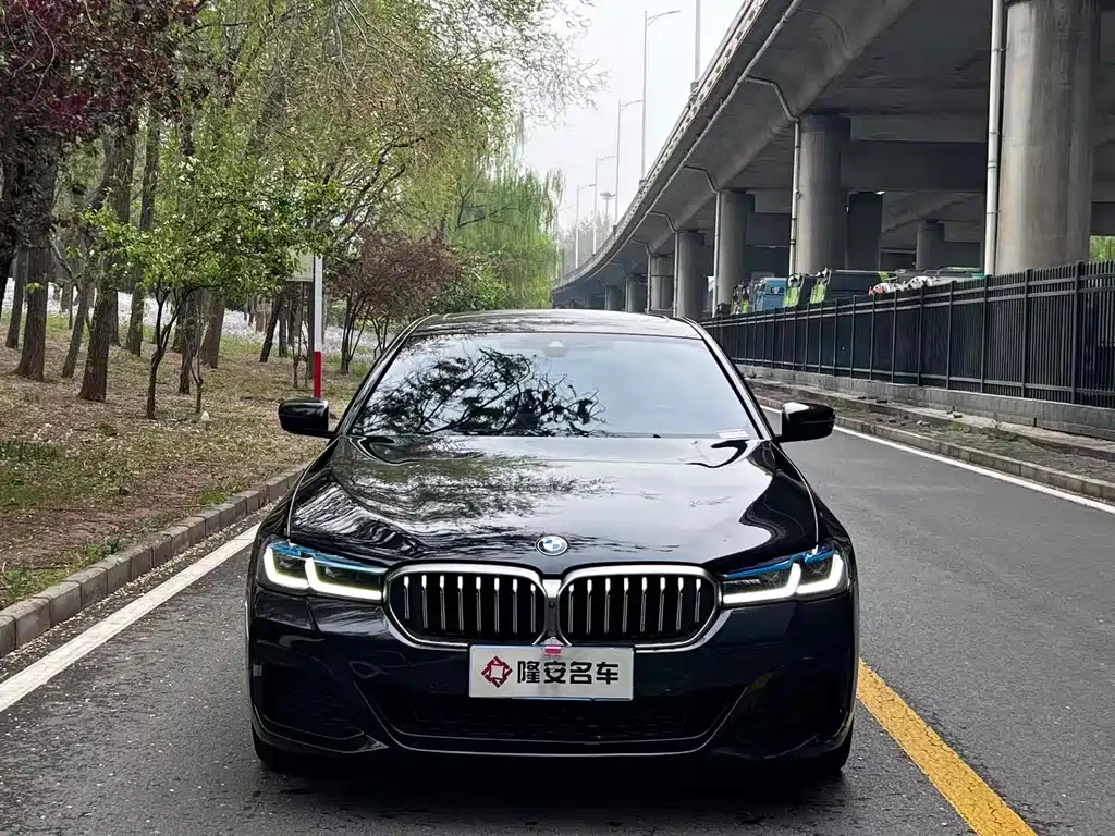 BMW 5 Series 2022 — фото 1