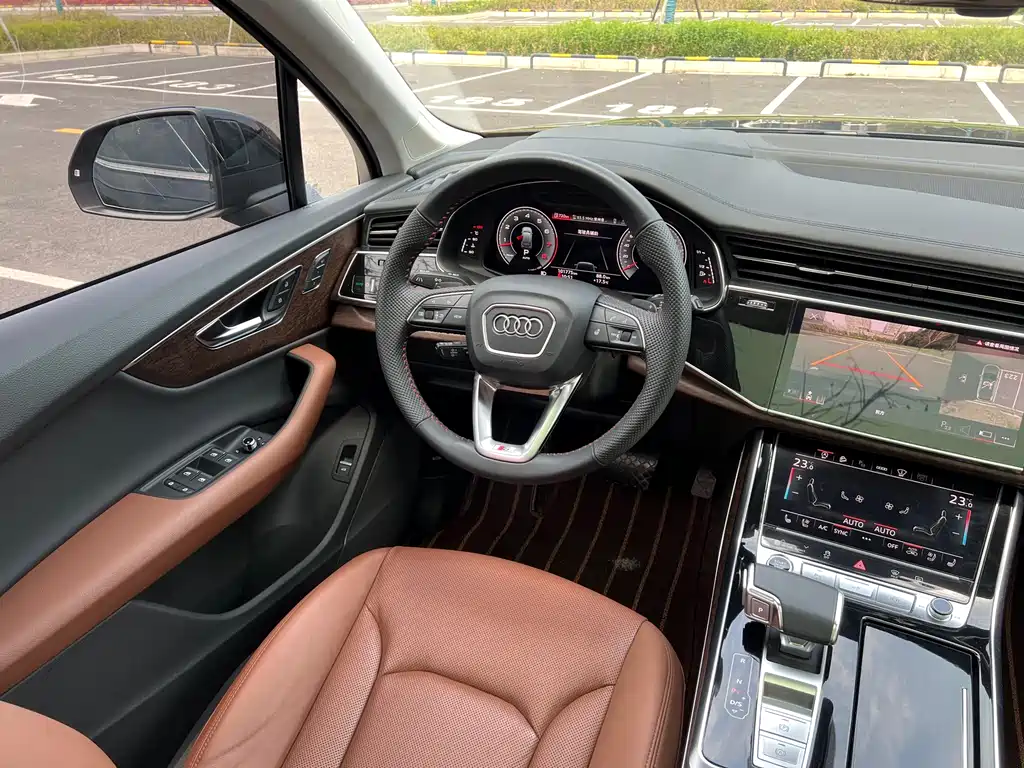 Audi Q7 2021 — фото 10
