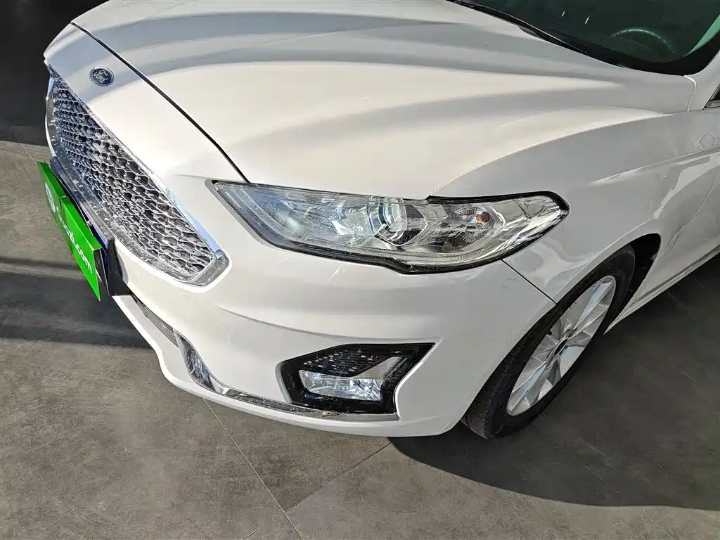 Ford Mondeo 2018 — фото 18