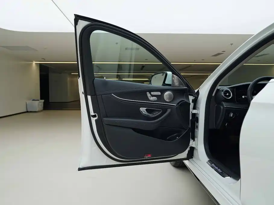 Mercedes-Benz E-Class 2020 — фото 17