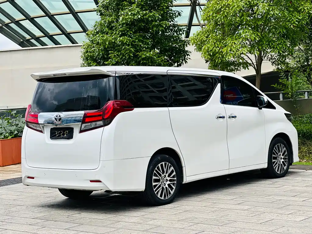 Toyota Alphard 2017 — фото 14