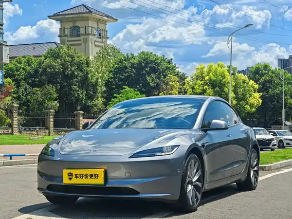 Tesla Model 3 2024