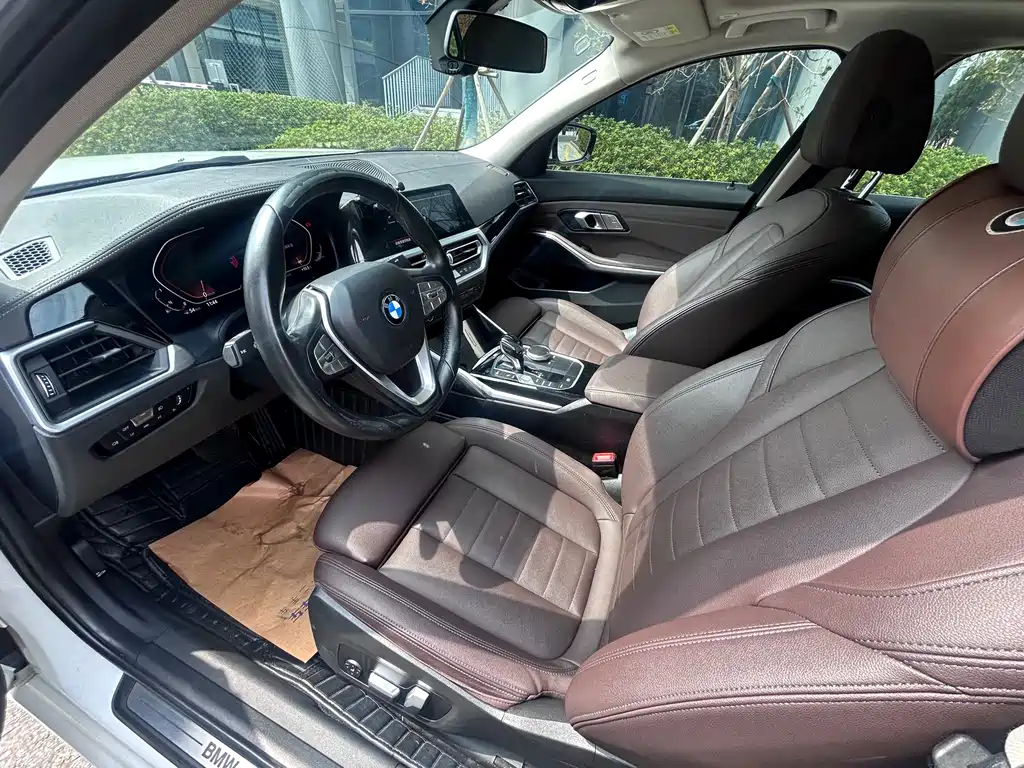 BMW 3 Series 2019 — фото 11