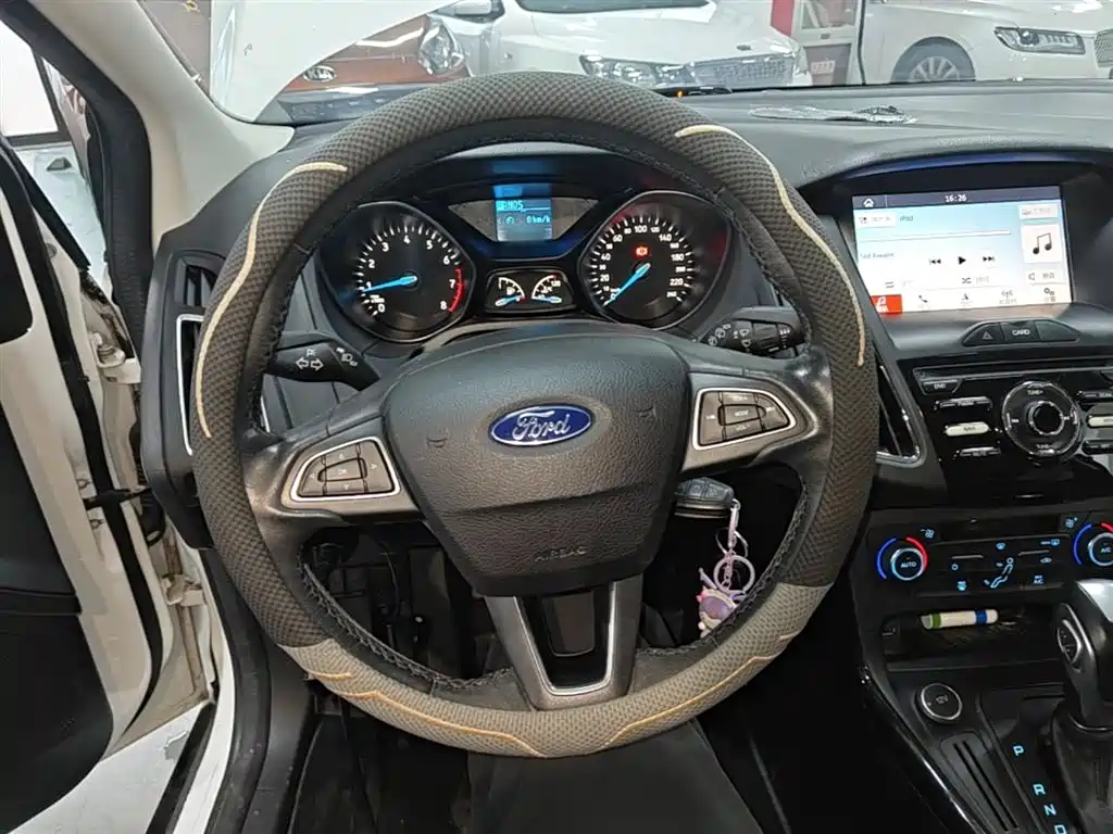 Ford Focus 2016 — фото 11