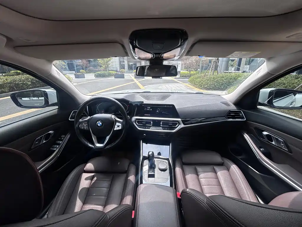 BMW 3 Series 2019 — фото 16