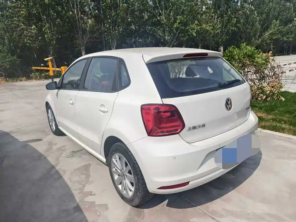 Volkswagen Polo 2015 — фото 10