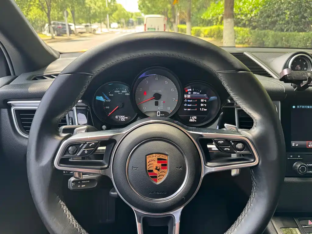 Porsche Macan 2017 — фото 10