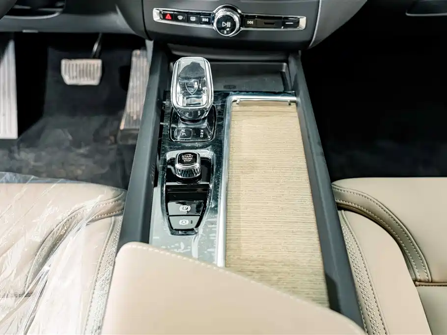Volvo XC60 2026 — фото 12