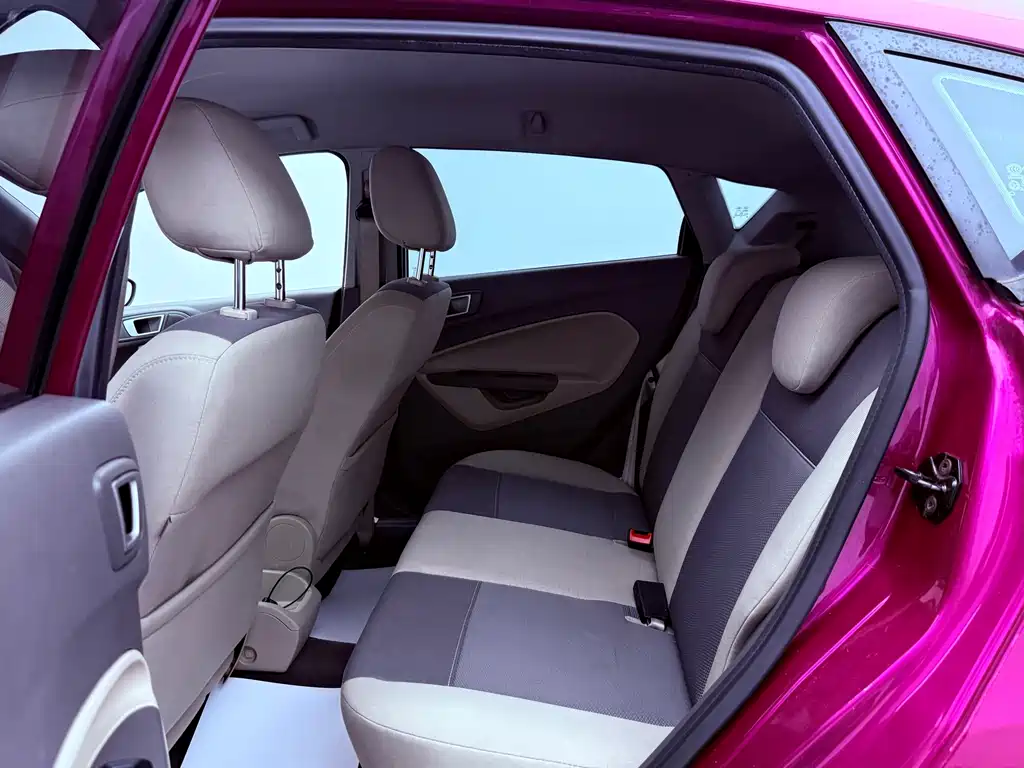 Ford Fiesta 2013 — фото 13