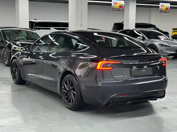 Tesla Model 3 2024