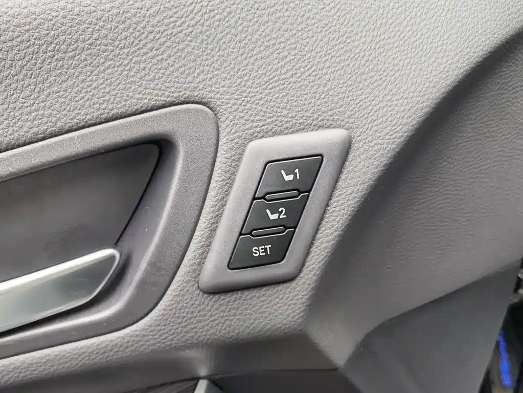 Toyota Sienna 2023 — фото 19