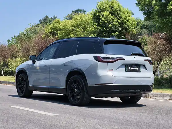 NIO ES8 2022