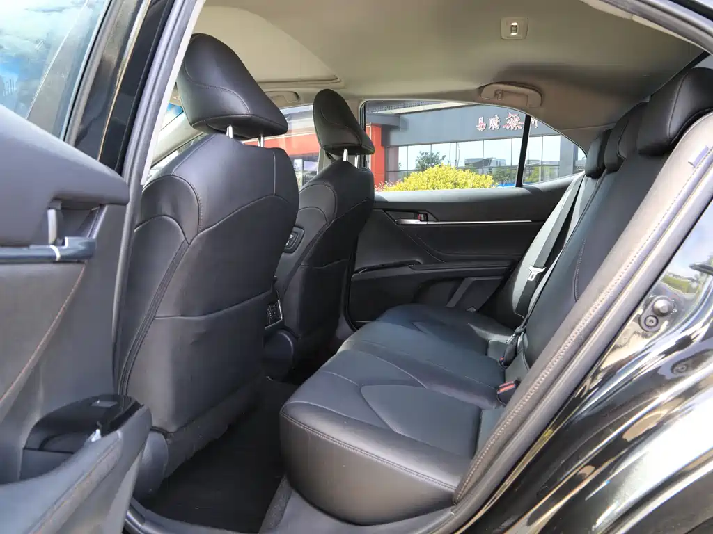 Toyota Camry 2022 — фото 14