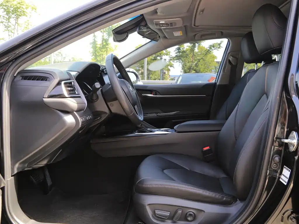 Toyota Camry 2022 — фото 13
