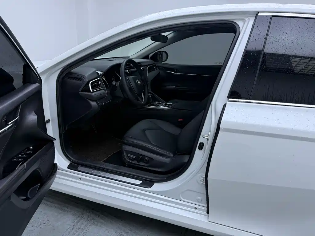 Toyota Camry 2019 — фото 14