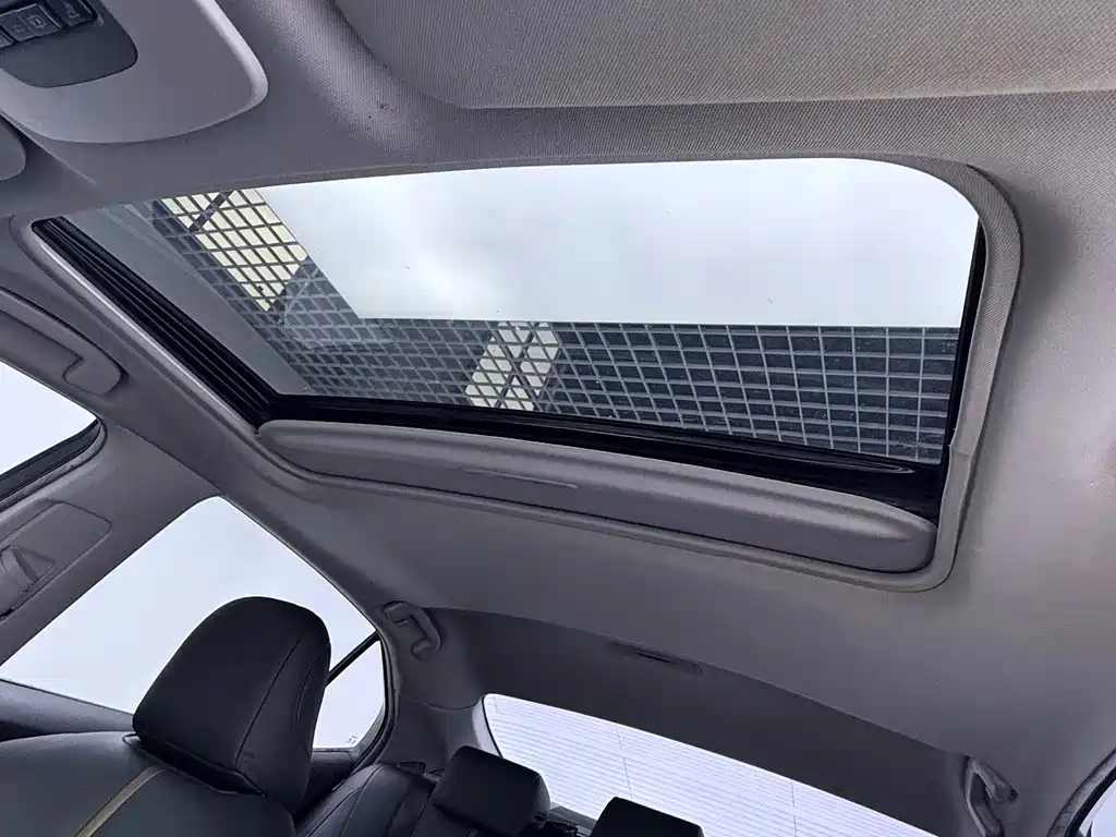 Toyota Camry 2019 — фото 17
