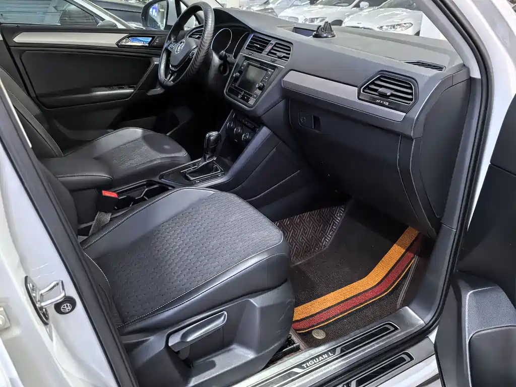Volkswagen Tiguan L 2020 — фото 10