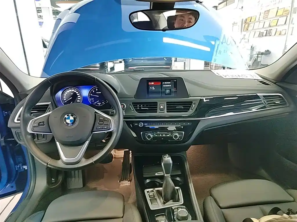 BMW 1 Series 2018 — фото 10
