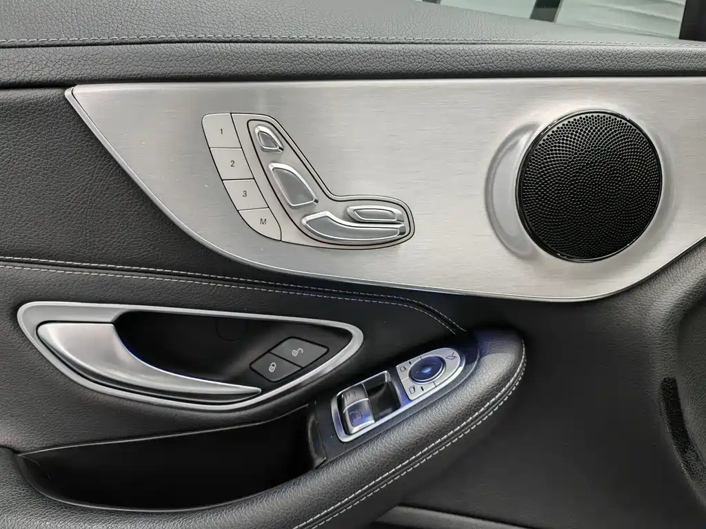 Mercedes-Benz C-Class 2019 — фото 17