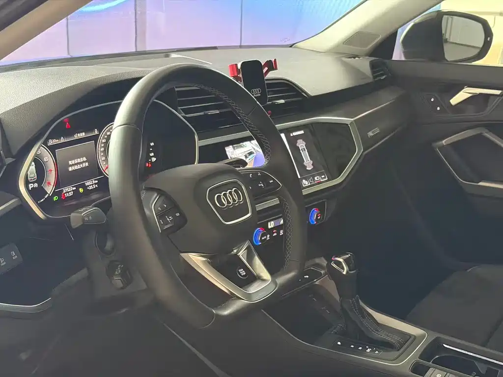 Audi Q3 2023 — фото 16
