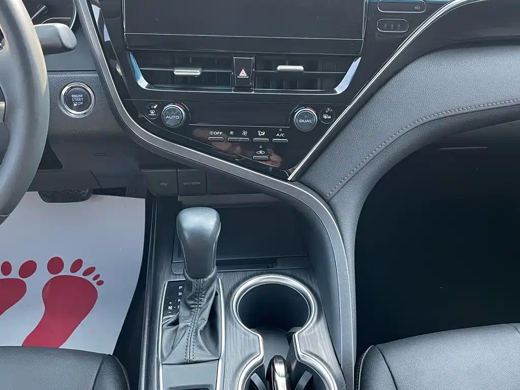 Toyota Camry 2021 — фото 12