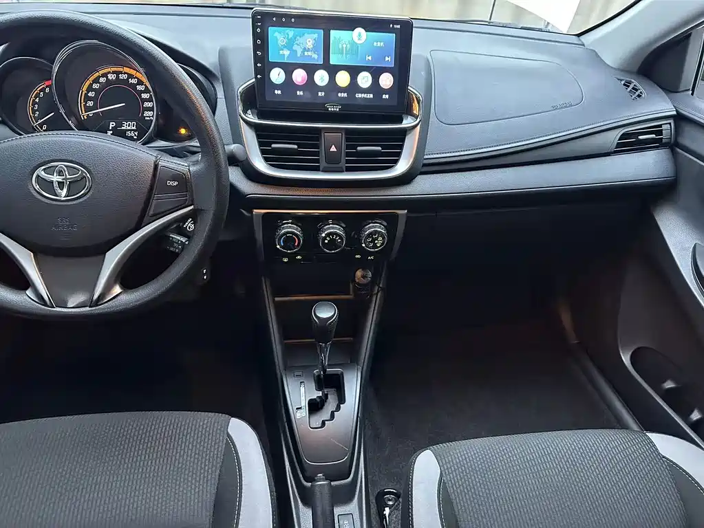 Toyota Yaris L 2022 — фото 17
