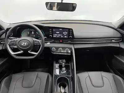 Hyundai Elantra 2025