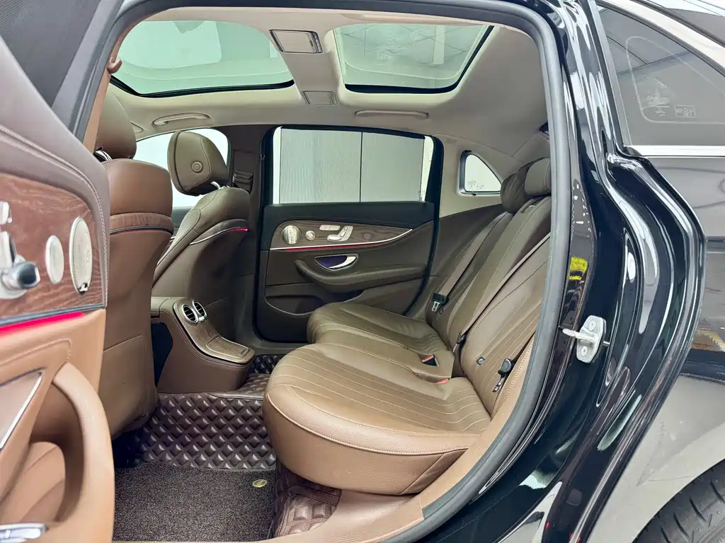 Mercedes-Benz E-Class 2022 — фото 10