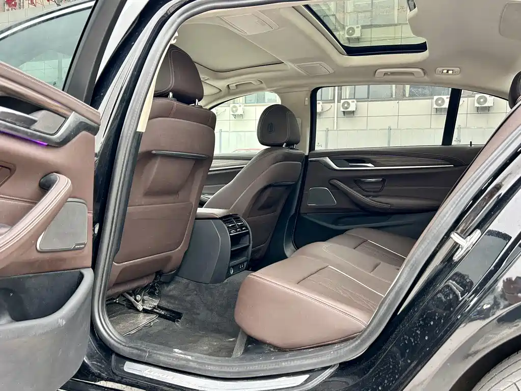 BMW 5 Series 2023 — фото 13