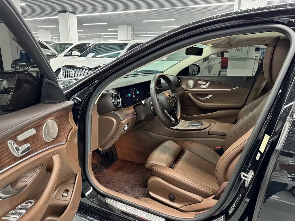 Mercedes-Benz E-Class 2022 — фото 4