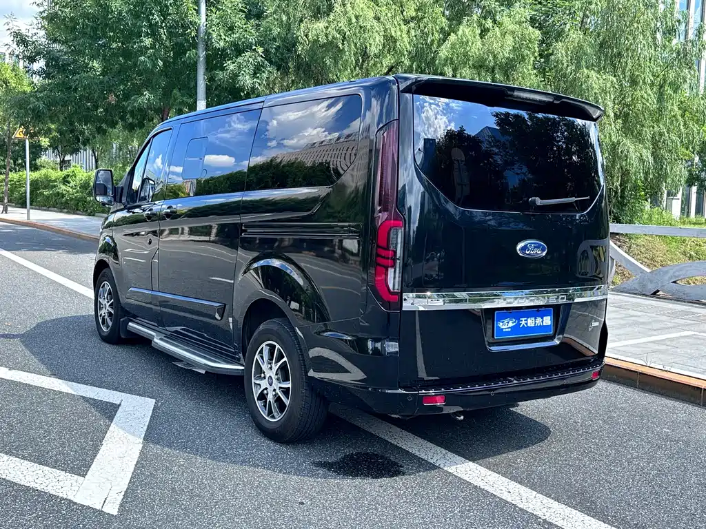 Ford Tourneo 2023 — фото 7