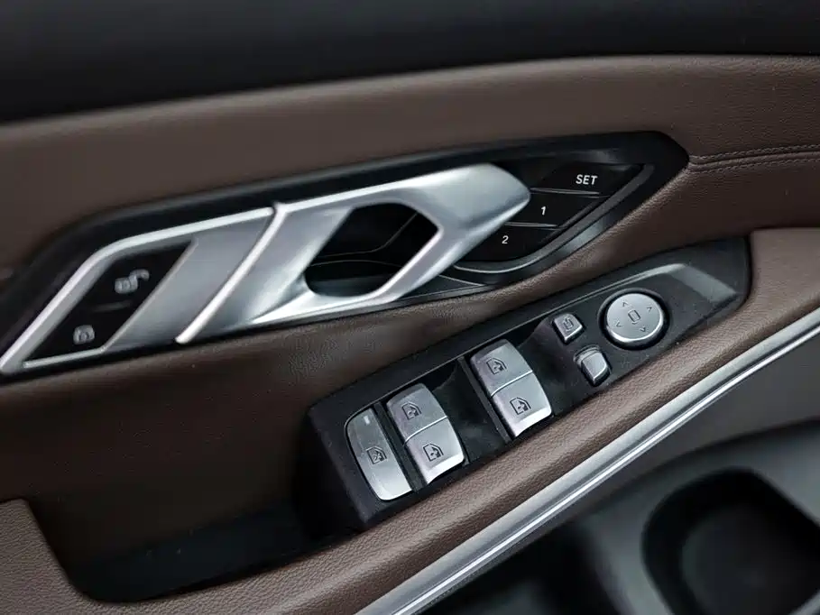 BMW 3 Series 2023 — фото 15