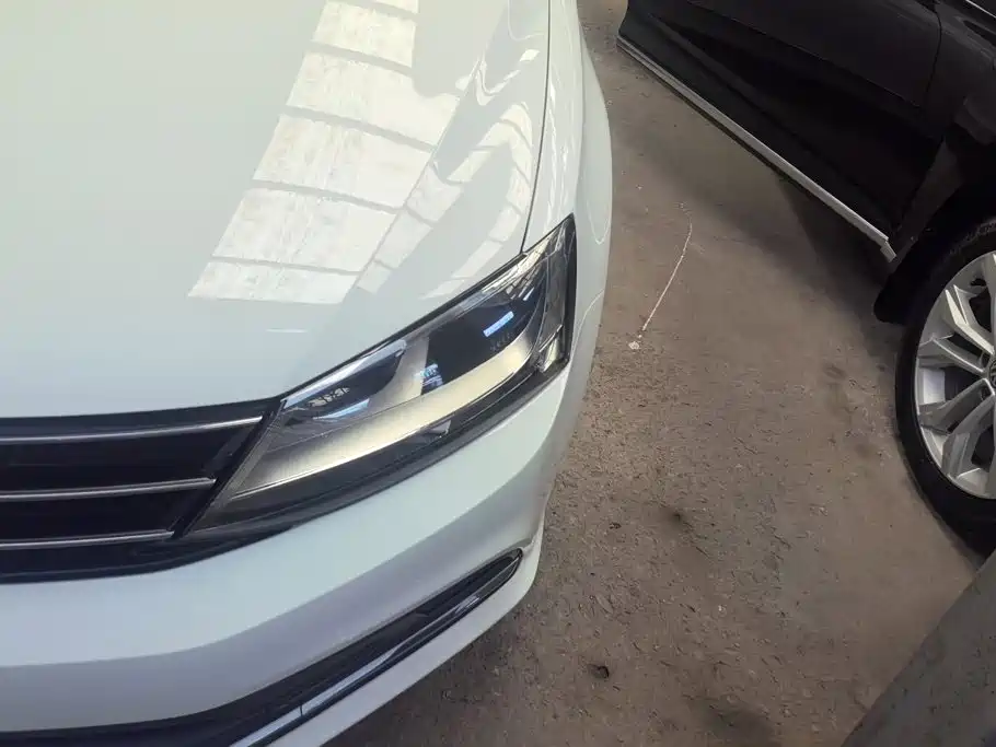 Volkswagen Sagitar 2019