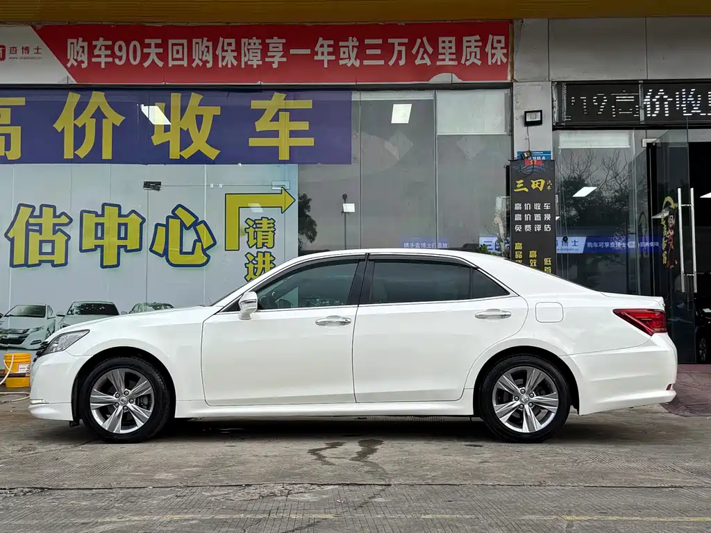 Toyota Crown 2016 — фото 13