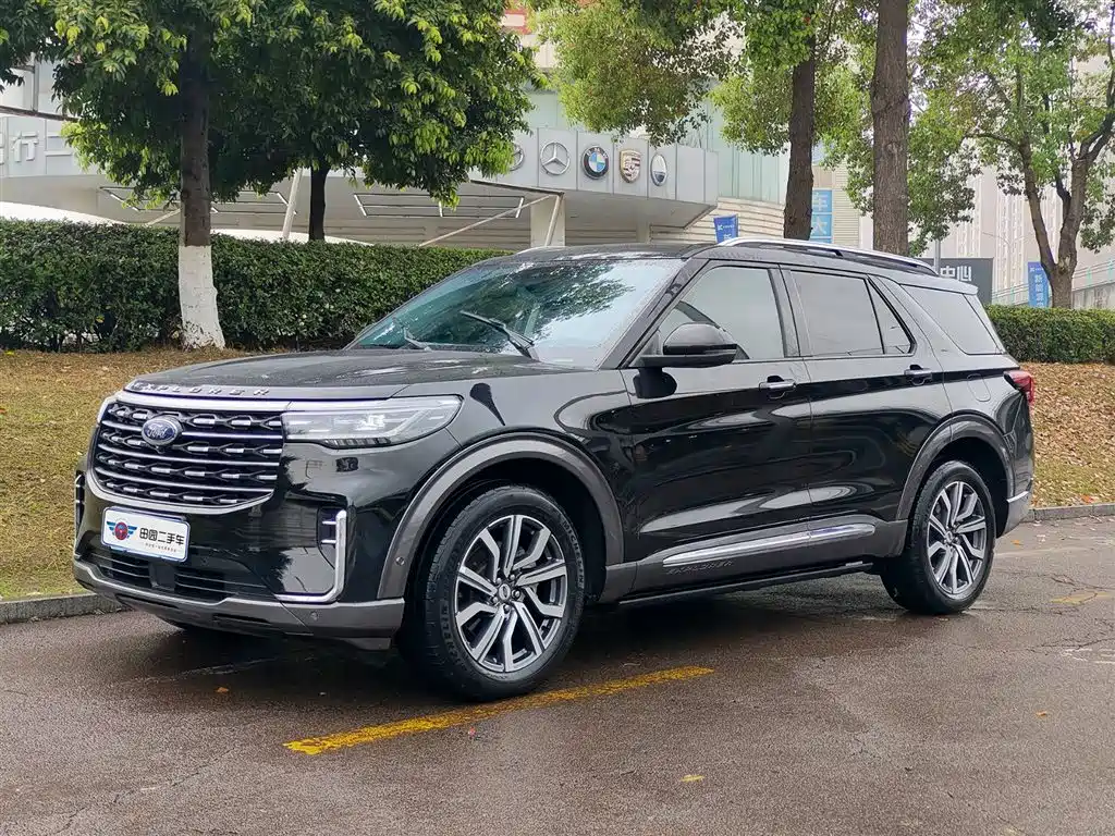 Ford Explorer 2023 — фото 1