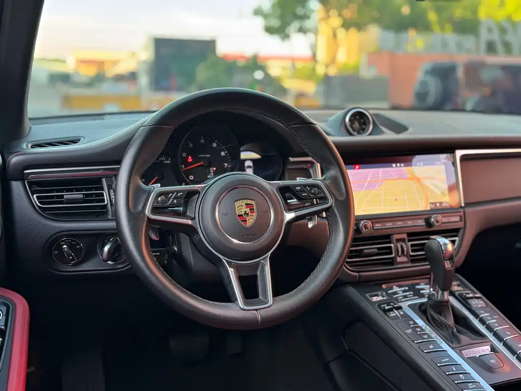 Porsche Macan 2021 — фото 24