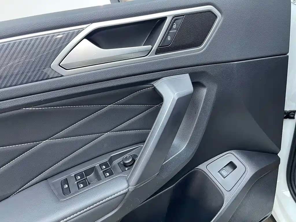 Volkswagen Tiguan L 2024 — фото 10