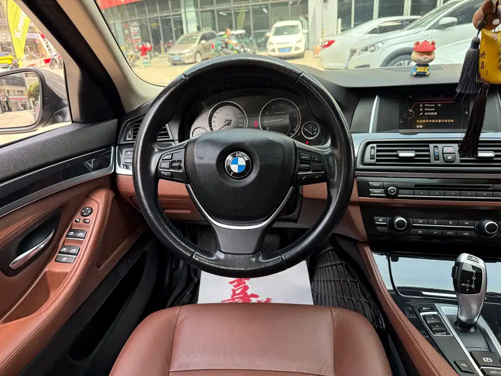 BMW 5 Series 2017 — фото 12