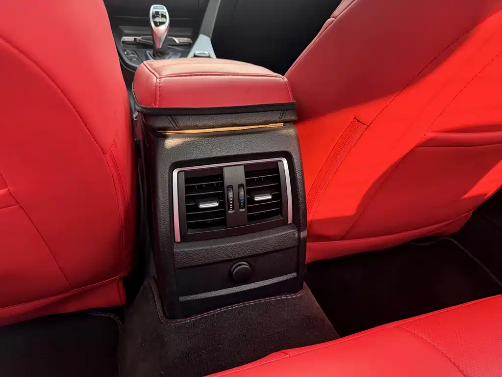 BMW 3 Series 2018 — фото 15