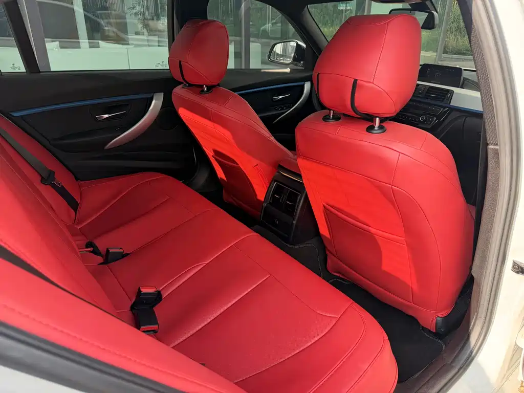 BMW 3 Series 2018 — фото 18