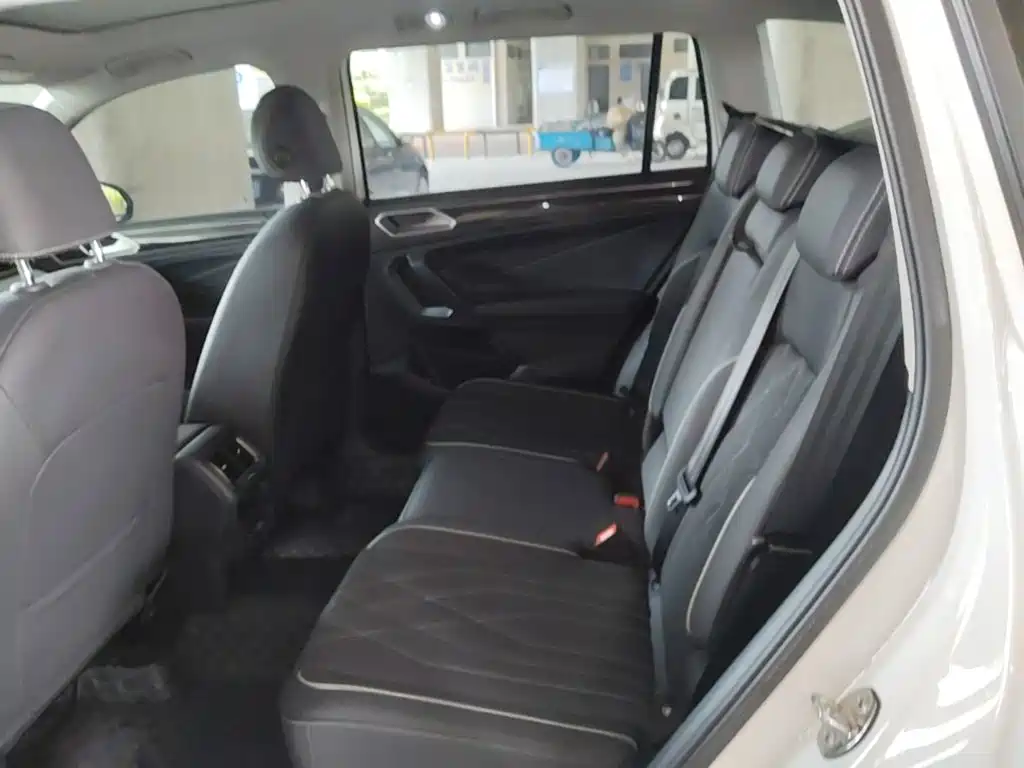 Volkswagen Tiguan L 2023 — фото 17