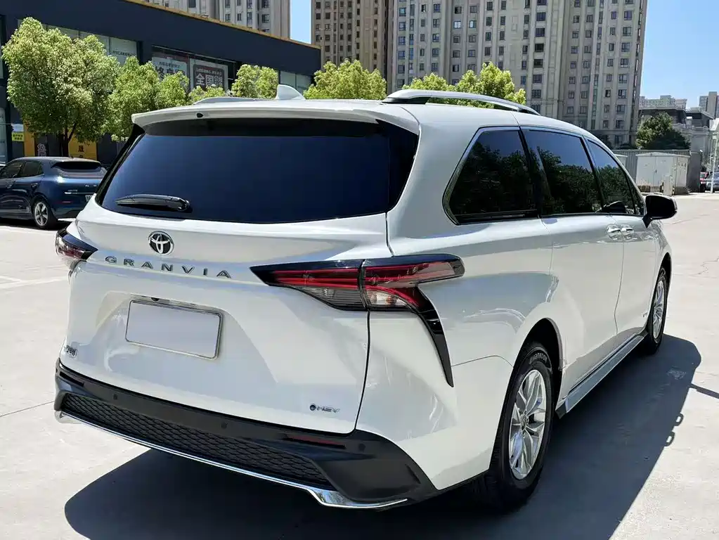 Toyota Granvia 2025 — фото 12