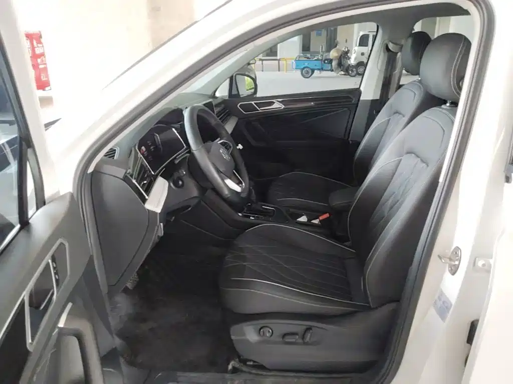 Volkswagen Tiguan L 2023 — фото 15