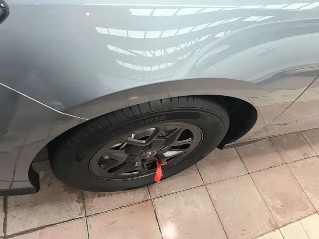 BYD Seal 05 DM-i 2025 — фото 23