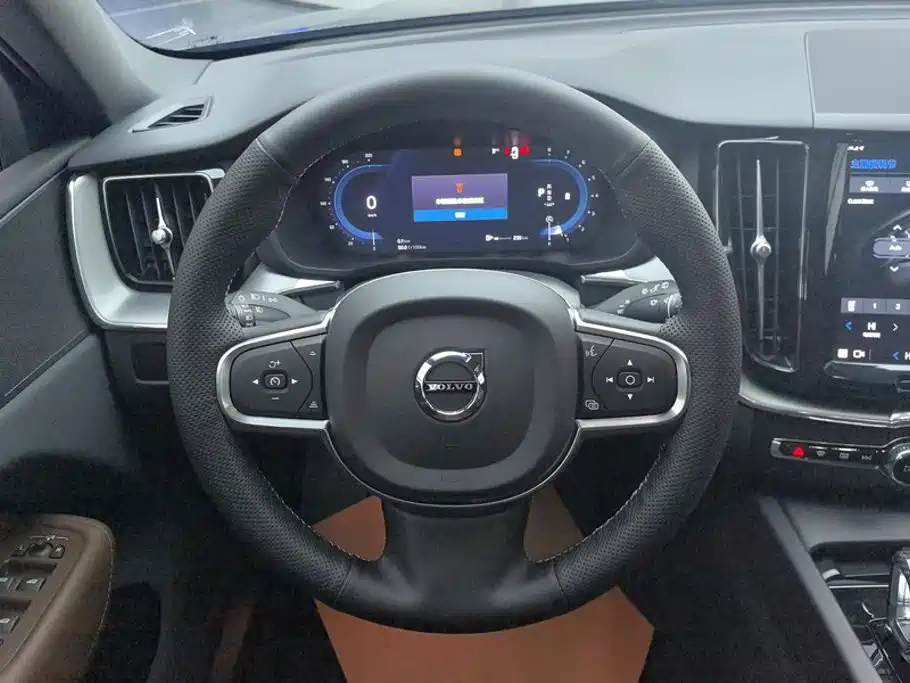 Volvo XC60 2024 — фото 15