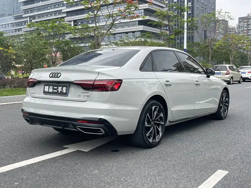 Audi A4L 2023 — фото 27